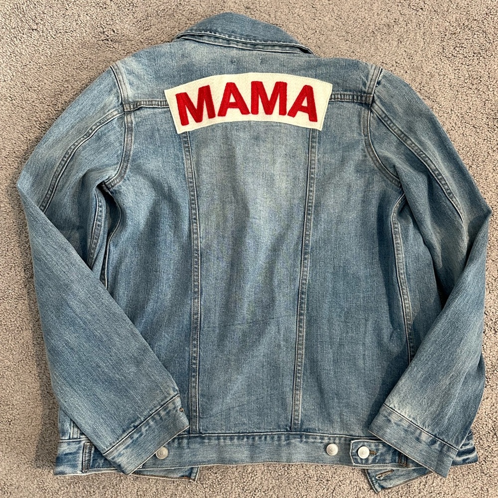 NWOT Ingrid & Isabel “MAMA” Denim Jacket Size Small
